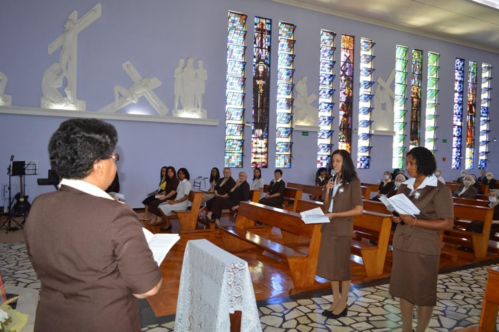 Primeira Profissão Religiosa de Ir. Luciana e Ir. Maria Jessica