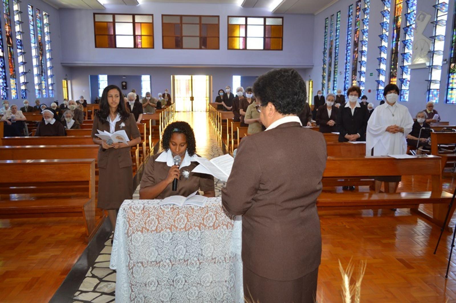 Primeira Profissão Religiosa de Ir. Luciana e Ir. Maria Jessica