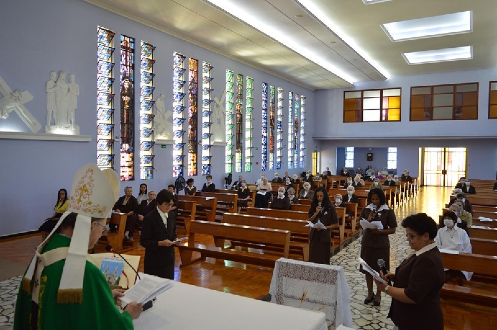 Primeira Profissão Religiosa de Ir. Luciana e Ir. Maria Jessica