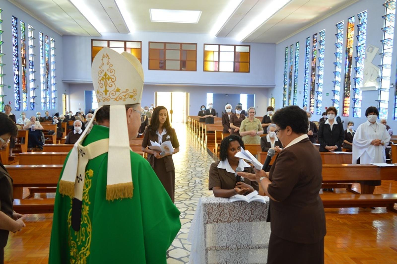 Primeira Profissão Religiosa de Ir. Luciana e Ir. Maria Jessica