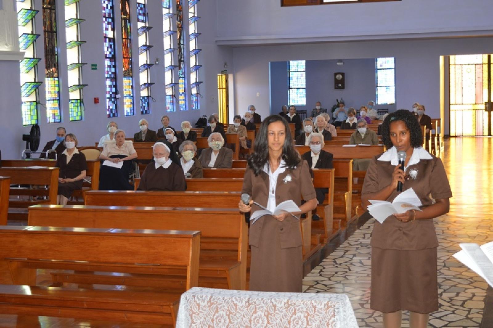 Primeira Profissão Religiosa de Ir. Luciana e Ir. Maria Jessica