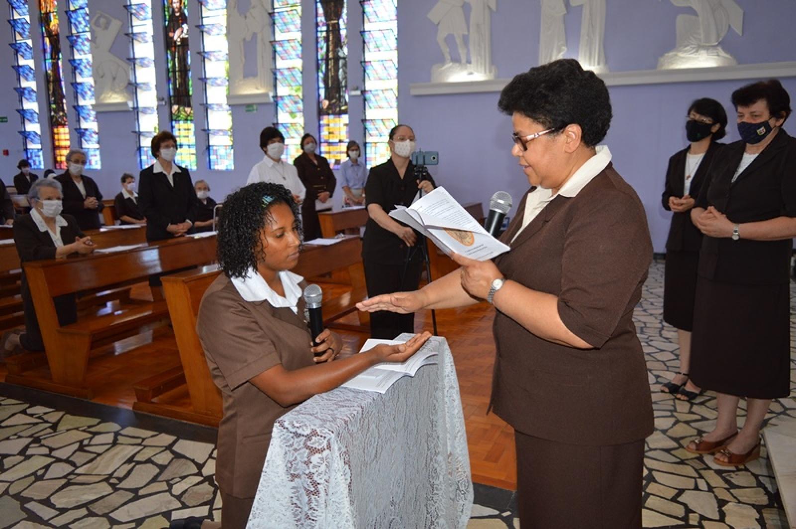 Primeira Profissão Religiosa de Ir. Luciana e Ir. Maria Jessica