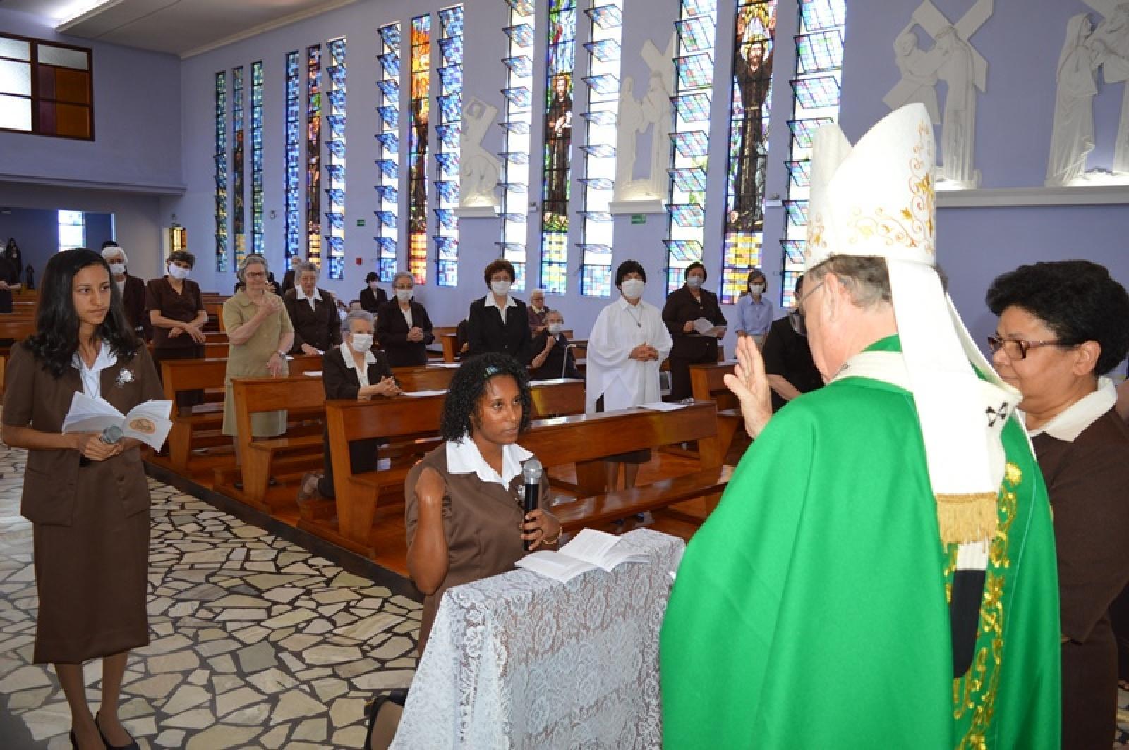 Primeira Profissão Religiosa de Ir. Luciana e Ir. Maria Jessica