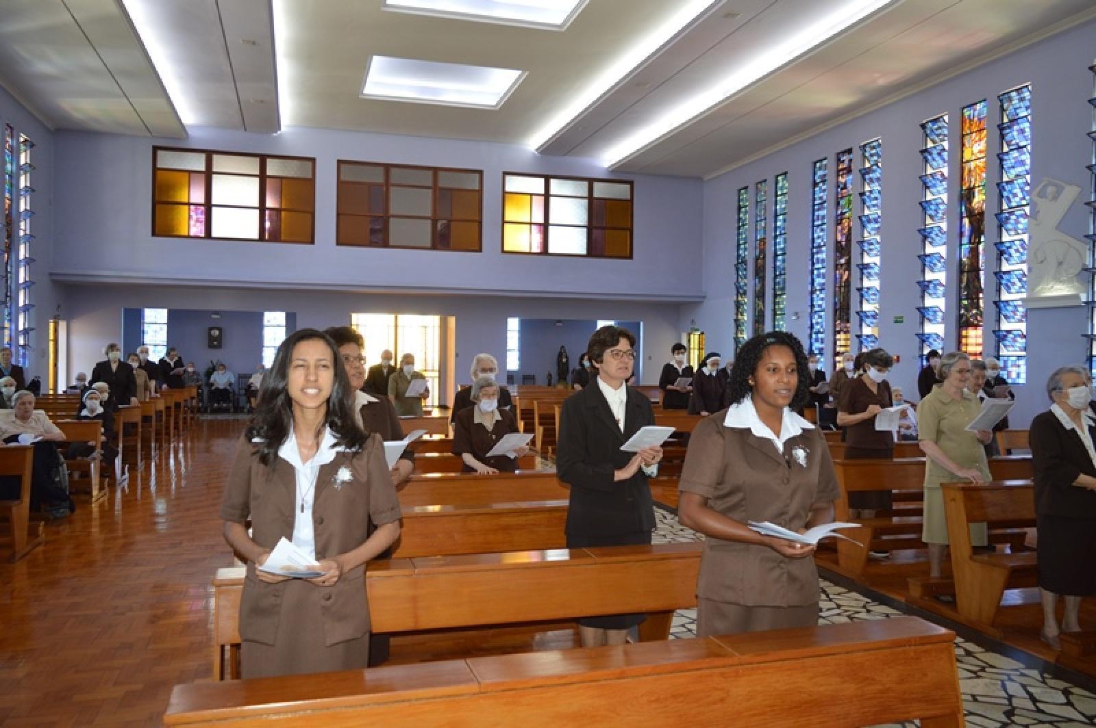 Primeira Profissão Religiosa de Ir. Luciana e Ir. Maria Jessica