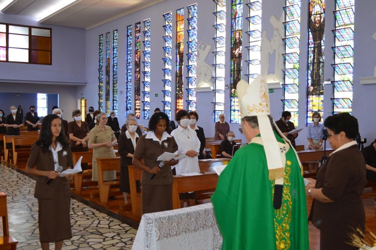 Primeira Profissão Religiosa de Ir. Luciana e Ir. Maria Jessica