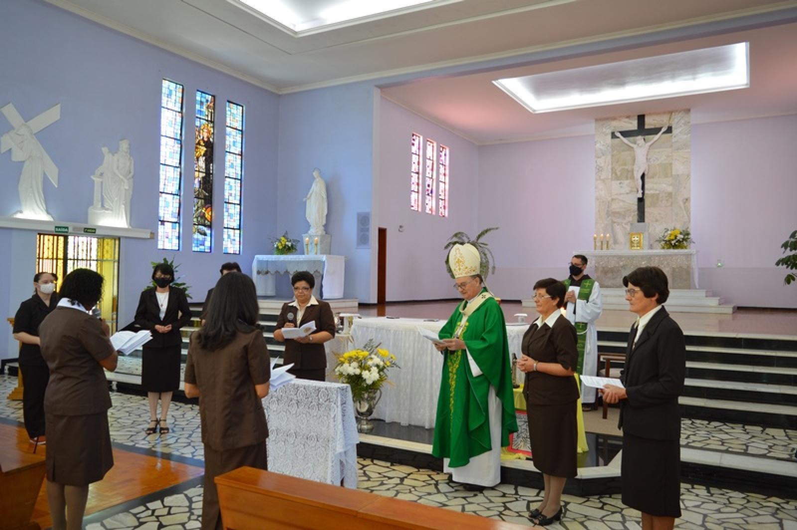 Primeira Profissão Religiosa de Ir. Luciana e Ir. Maria Jessica