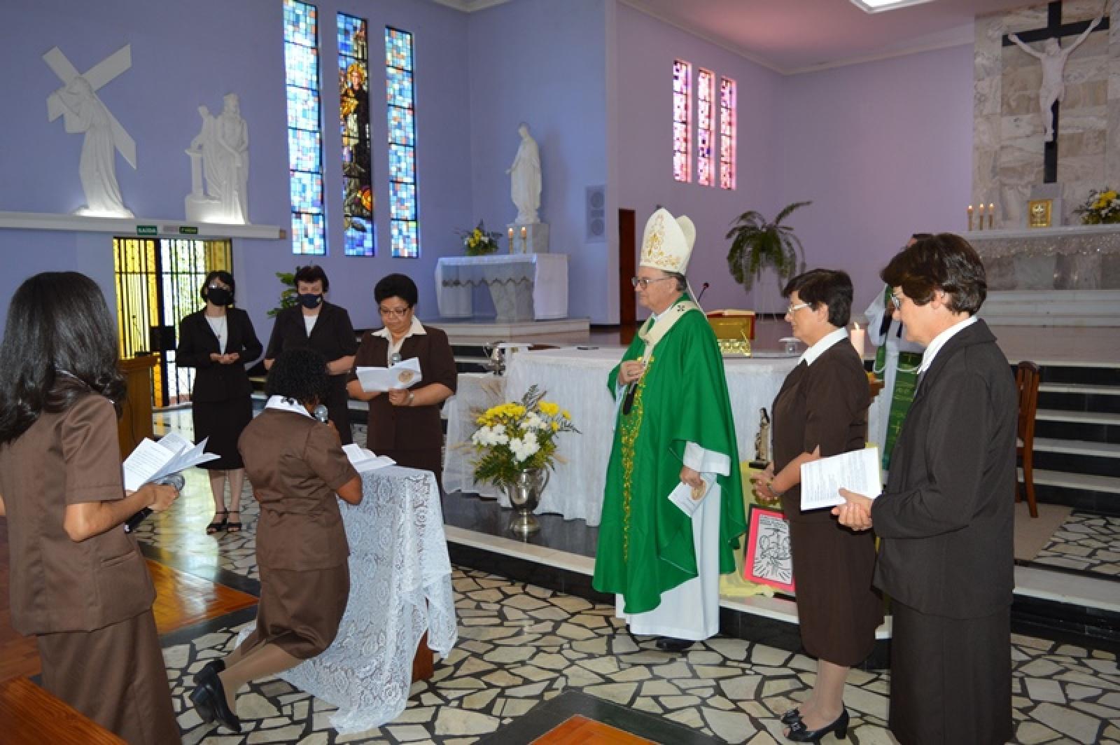 Primeira Profissão Religiosa de Ir. Luciana e Ir. Maria Jessica