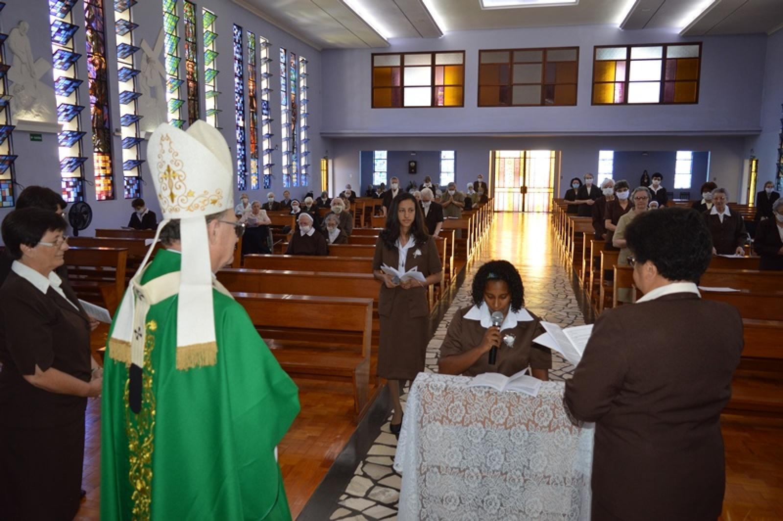 Primeira Profissão Religiosa de Ir. Luciana e Ir. Maria Jessica