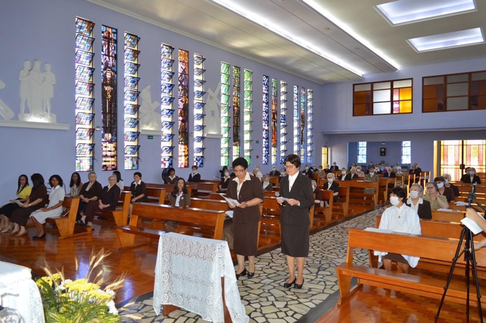 Primeira Profissão Religiosa de Ir. Luciana e Ir. Maria Jessica