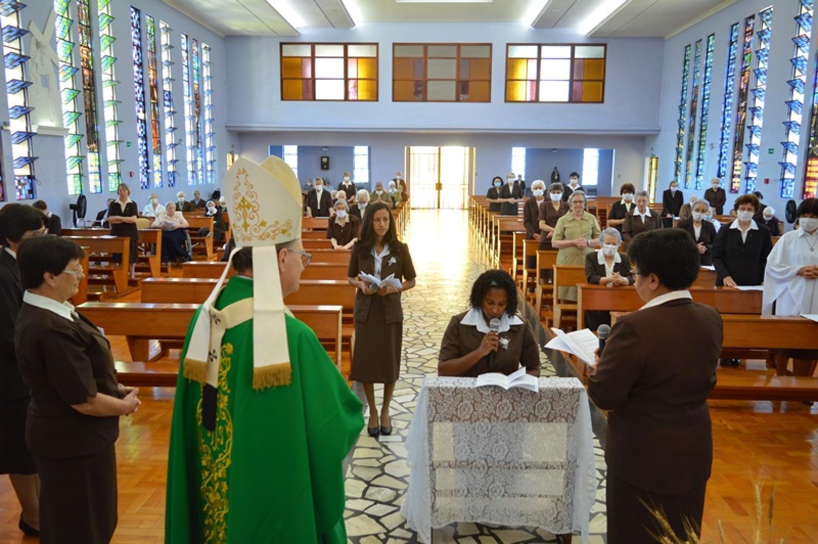 Primeira Profissão Religiosa de Ir. Luciana e Ir. Maria Jessica