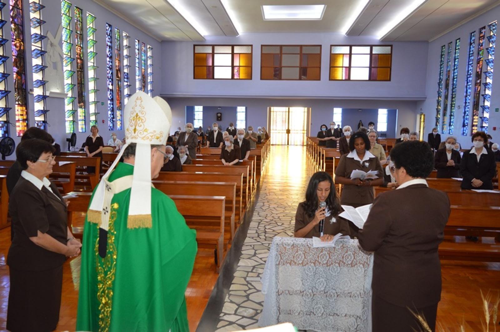 Primeira Profissão Religiosa de Ir. Luciana e Ir. Maria Jessica