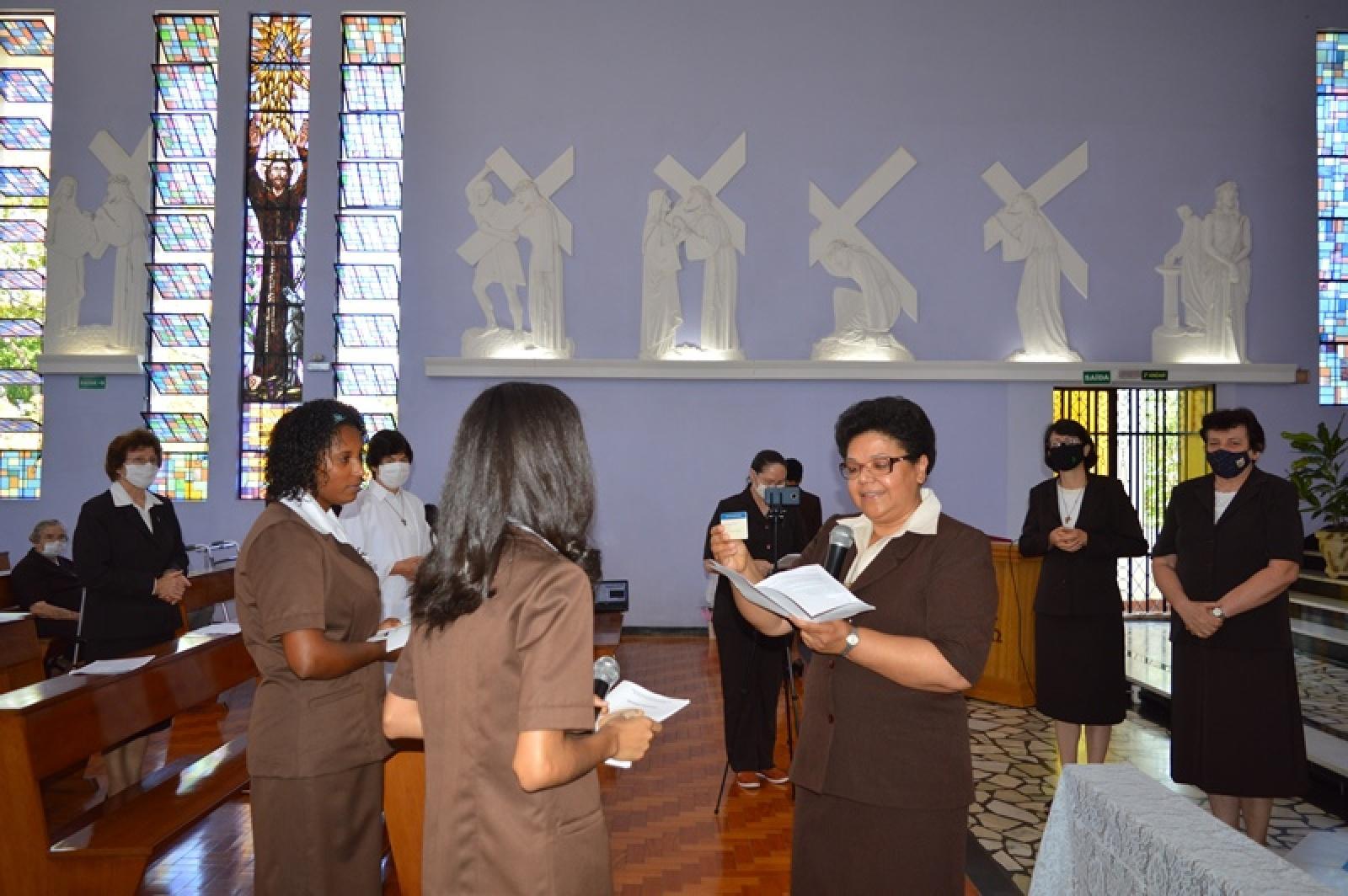 Primeira Profissão Religiosa de Ir. Luciana e Ir. Maria Jessica