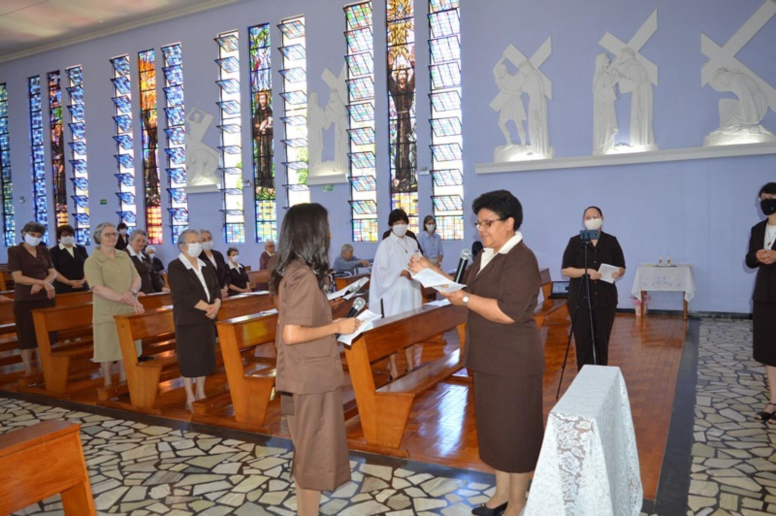 Primeira Profissão Religiosa de Ir. Luciana e Ir. Maria Jessica