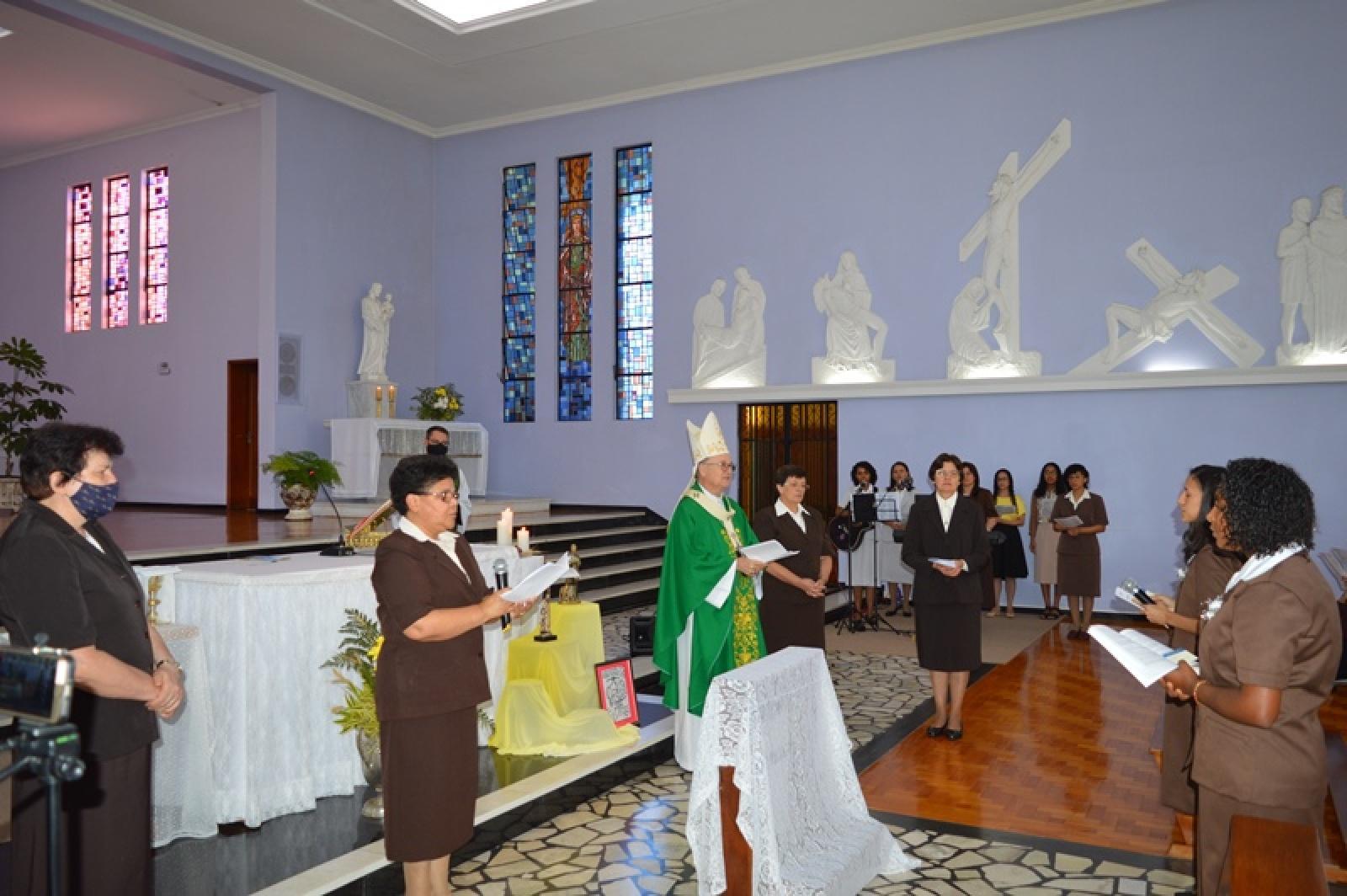 Primeira Profissão Religiosa de Ir. Luciana e Ir. Maria Jessica