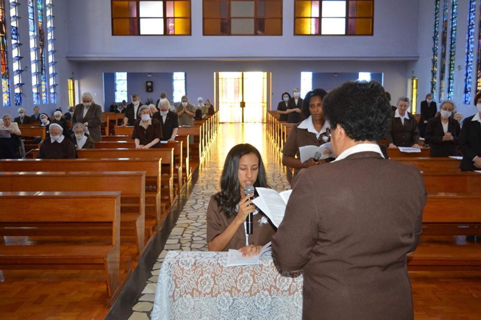 Primeira Profissão Religiosa de Ir. Luciana e Ir. Maria Jessica