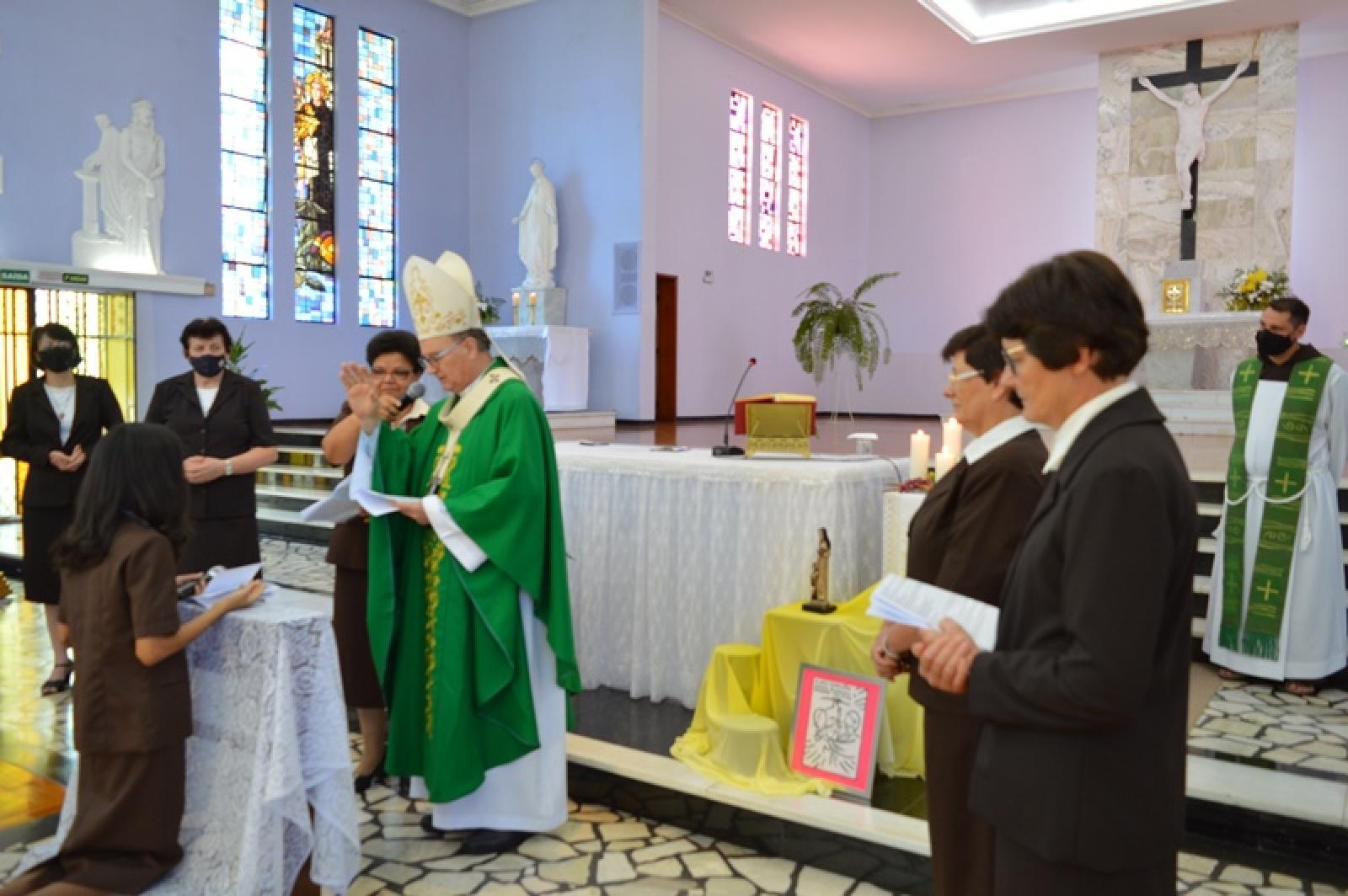 Primeira Profissão Religiosa de Ir. Luciana e Ir. Maria Jessica