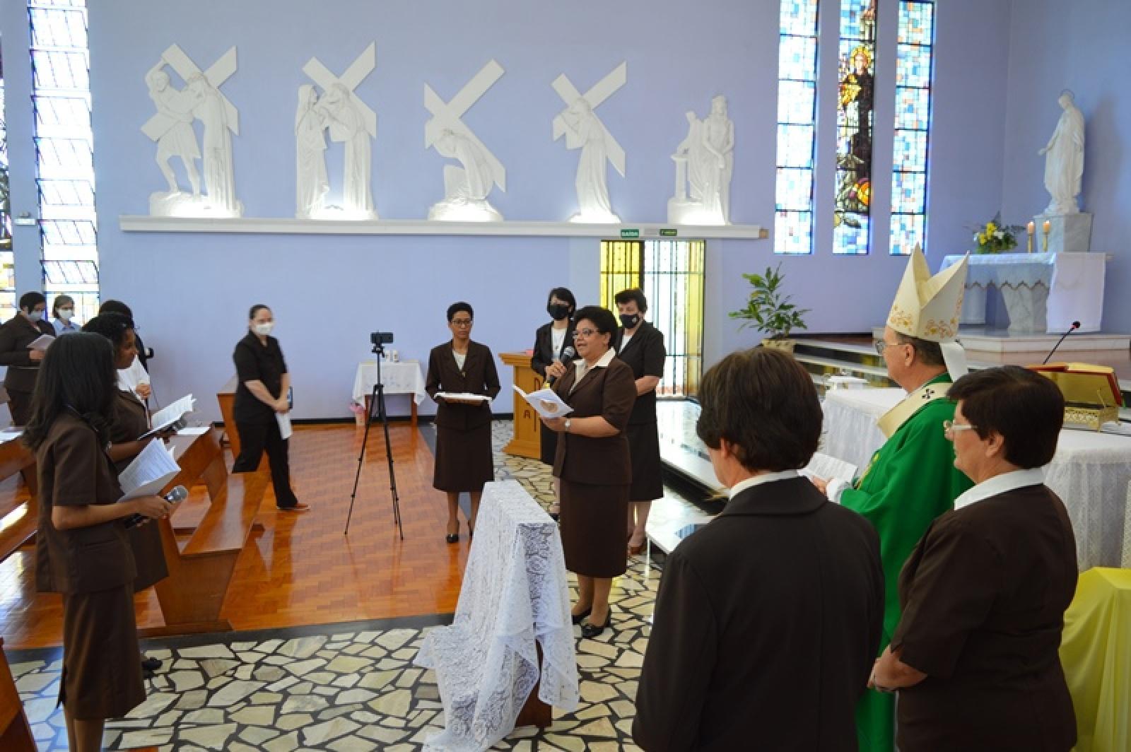 Primeira Profissão Religiosa de Ir. Luciana e Ir. Maria Jessica