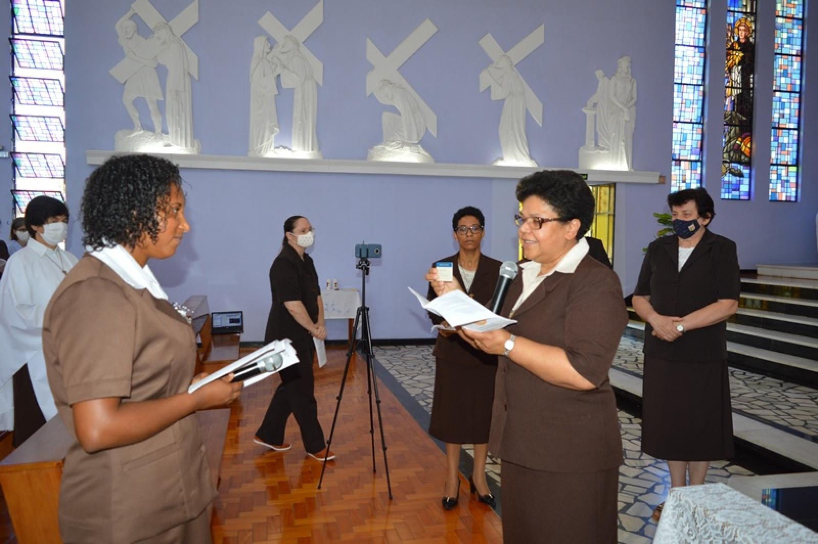 Primeira Profissão Religiosa de Ir. Luciana e Ir. Maria Jessica