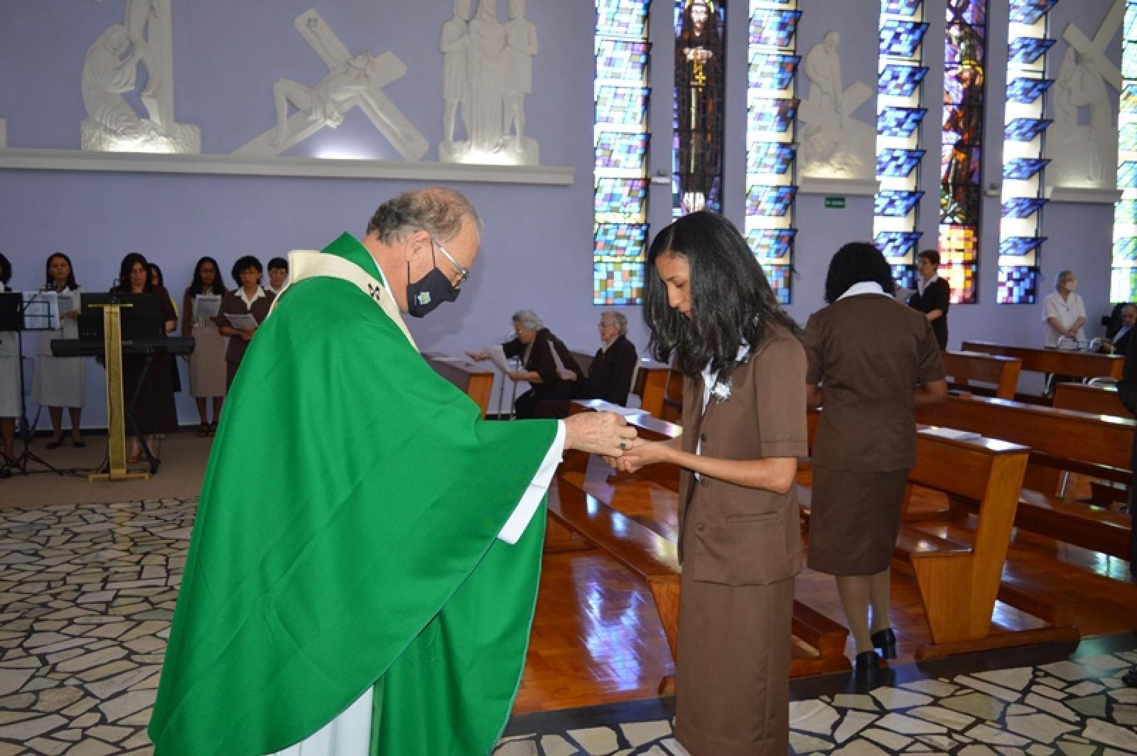 Primeira Profissão Religiosa de Ir. Luciana e Ir. Maria Jessica