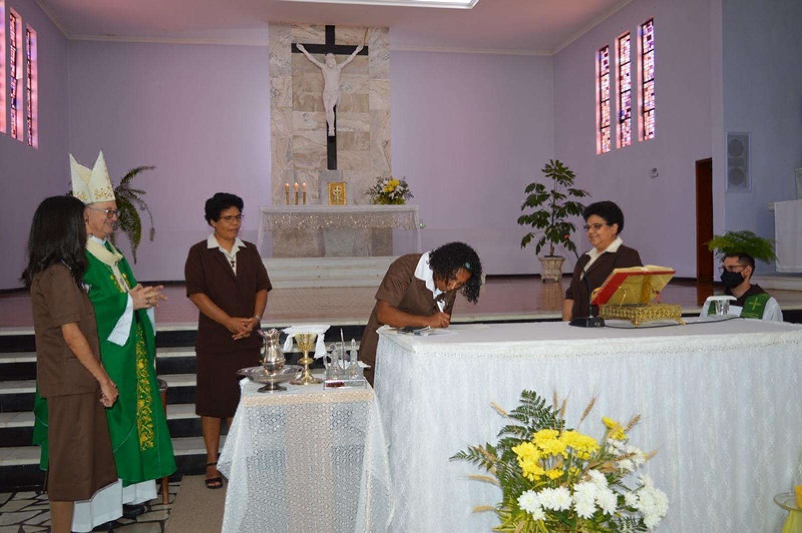 Primeira Profissão Religiosa de Ir. Luciana e Ir. Maria Jessica