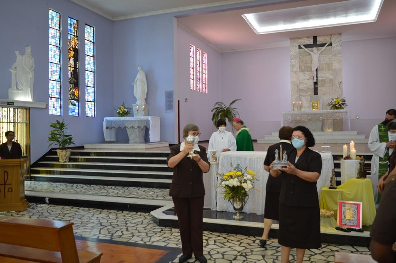 Primeira Profissão Religiosa de Ir. Luciana e Ir. Maria Jessica