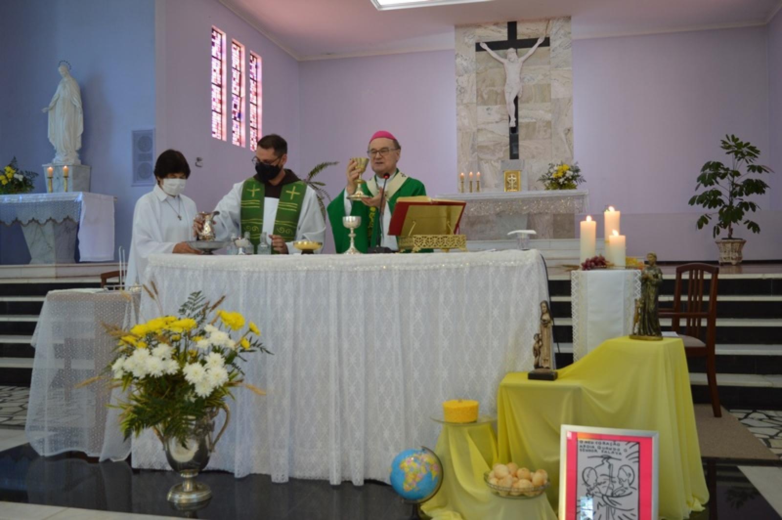 Primeira Profissão Religiosa de Ir. Luciana e Ir. Maria Jessica