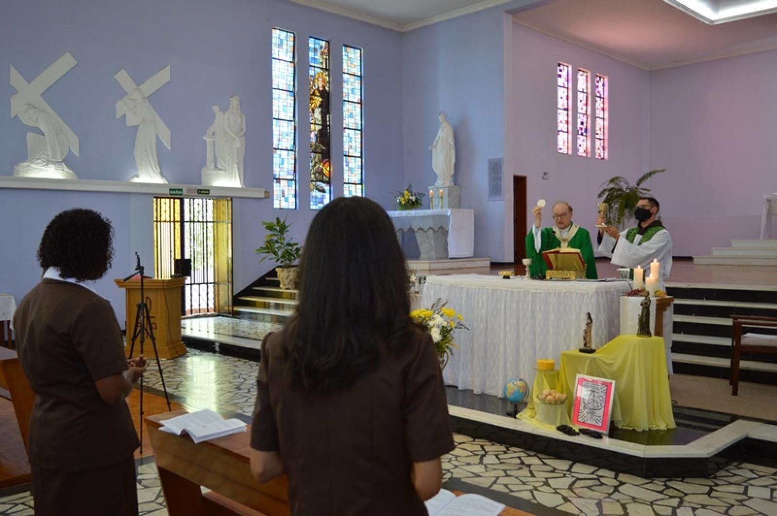 Primeira Profissão Religiosa de Ir. Luciana e Ir. Maria Jessica