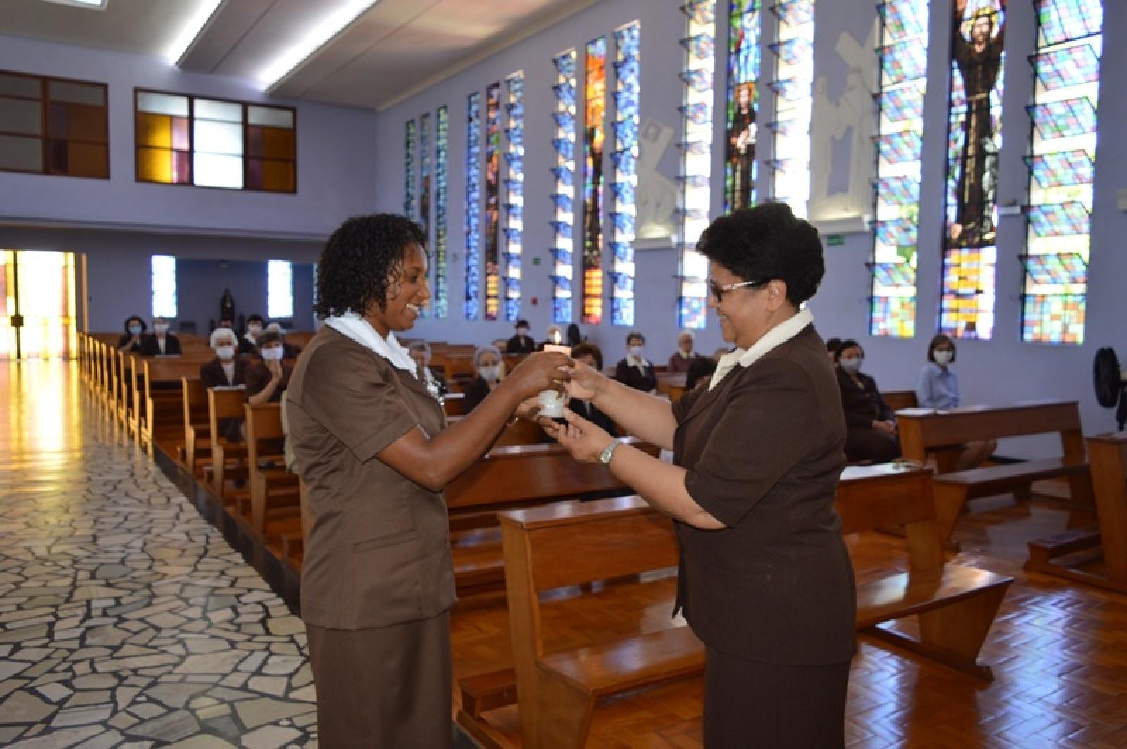 Primeira Profissão Religiosa de Ir. Luciana e Ir. Maria Jessica