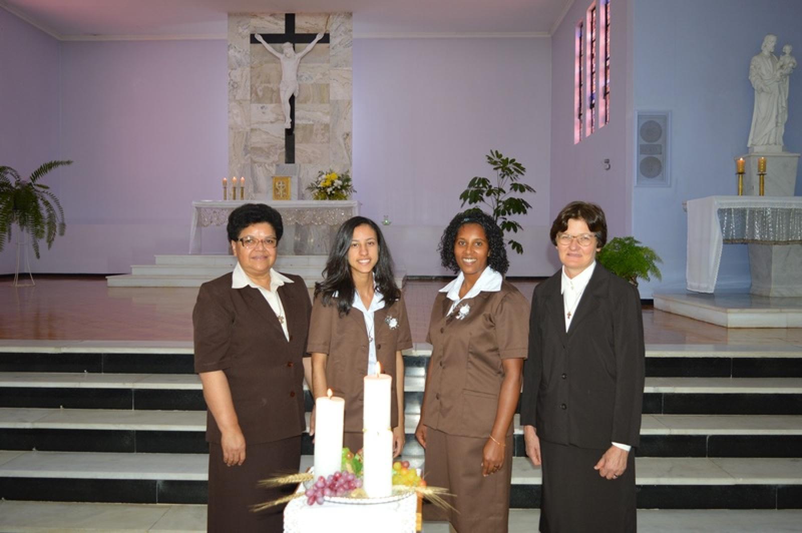 Primeira Profissão Religiosa de Ir. Luciana e Ir. Maria Jessica