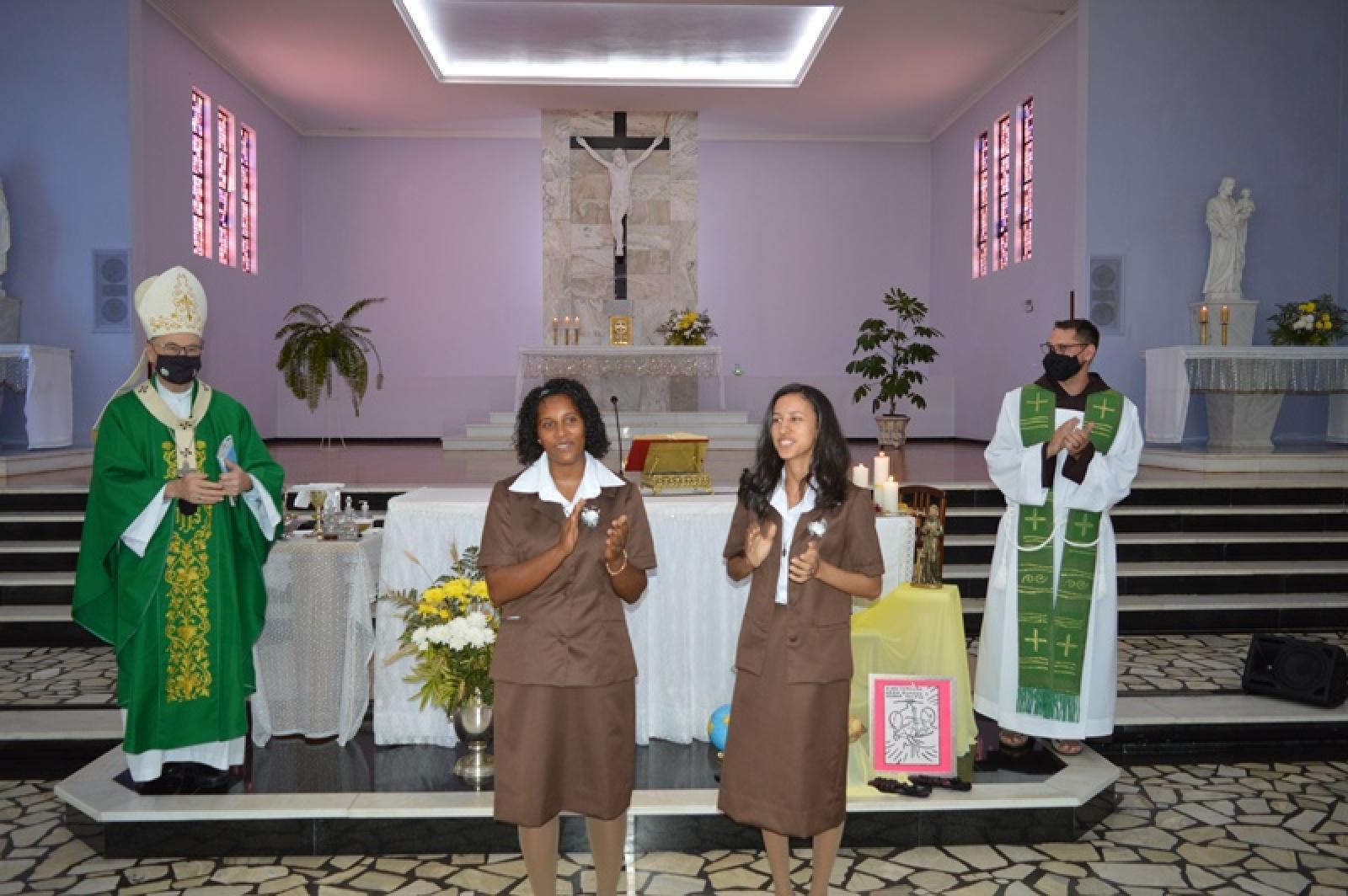 Primeira Profissão Religiosa de Ir. Luciana e Ir. Maria Jessica