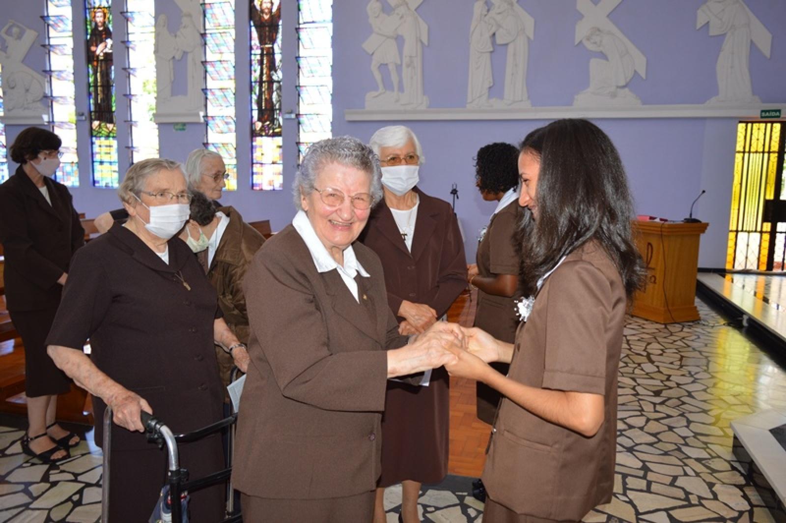 Primeira Profissão Religiosa de Ir. Luciana e Ir. Maria Jessica