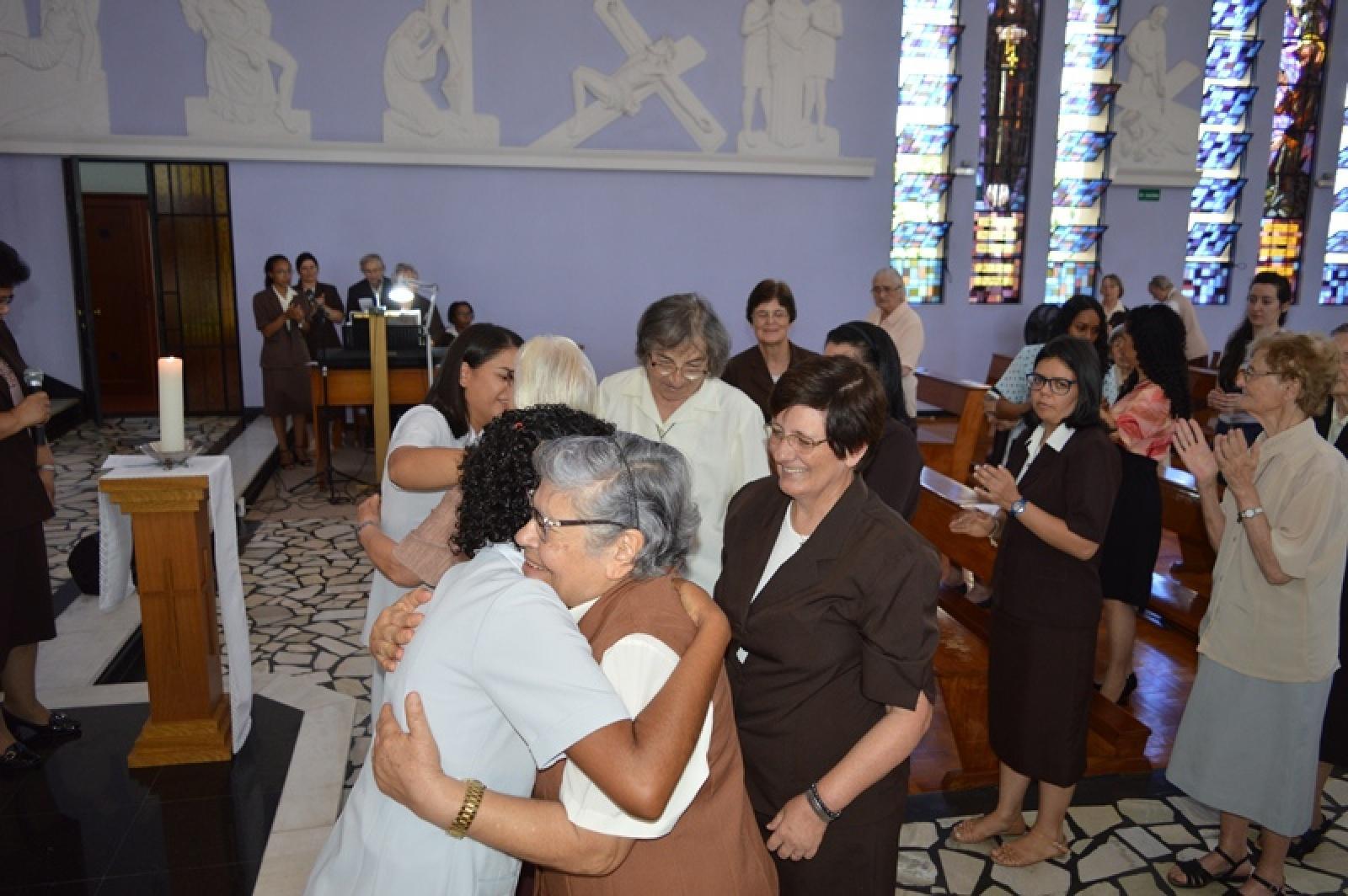 Admissão das Postulantes Sirlene e Jéssica ao Noviciado  