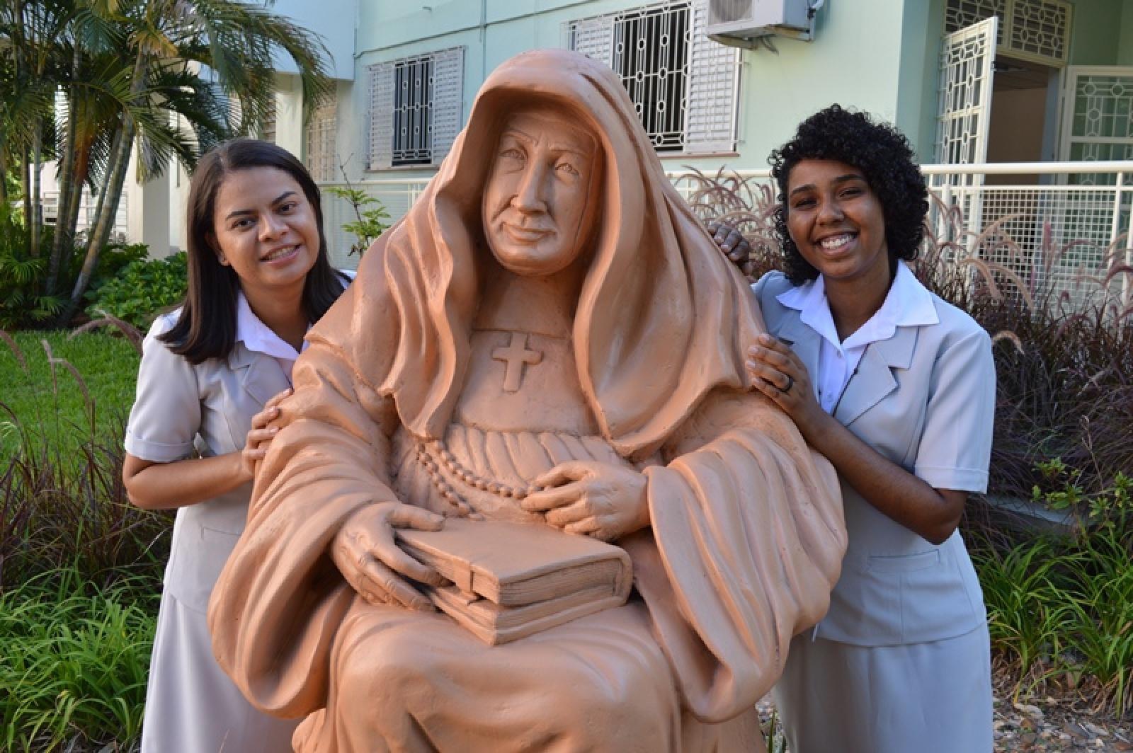 Admissão das Postulantes Sirlene e Jéssica ao Noviciado  