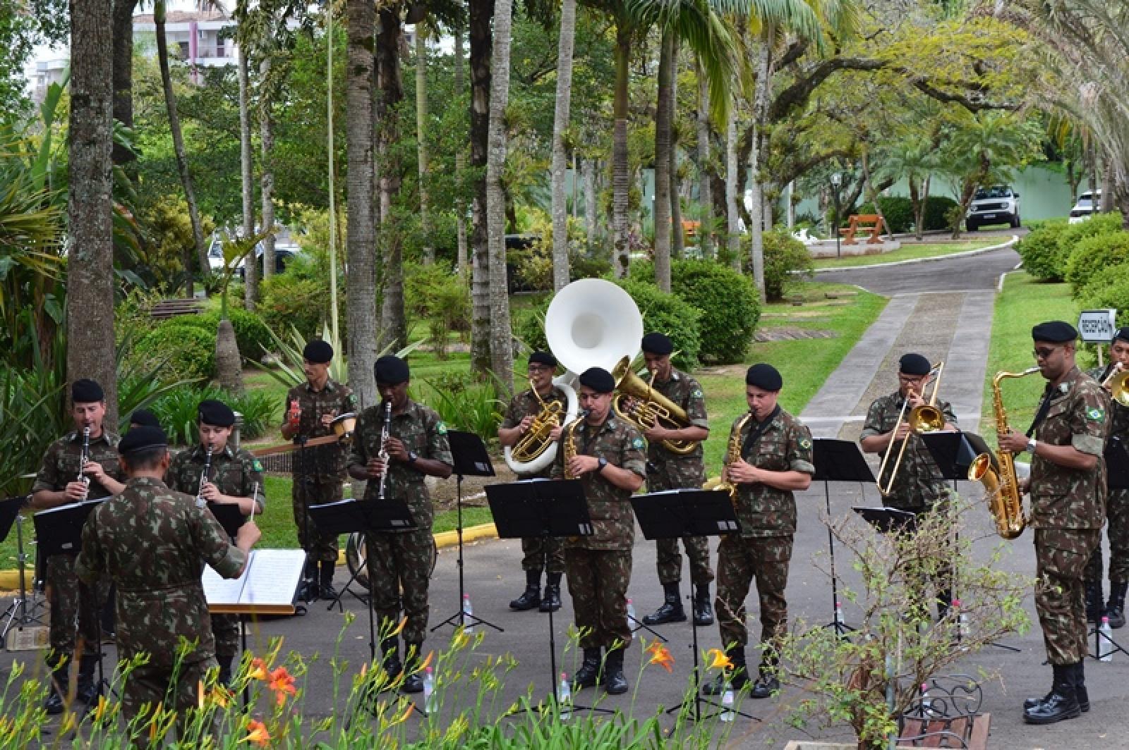 Celebração e banda Marcial de Música na Casa São José