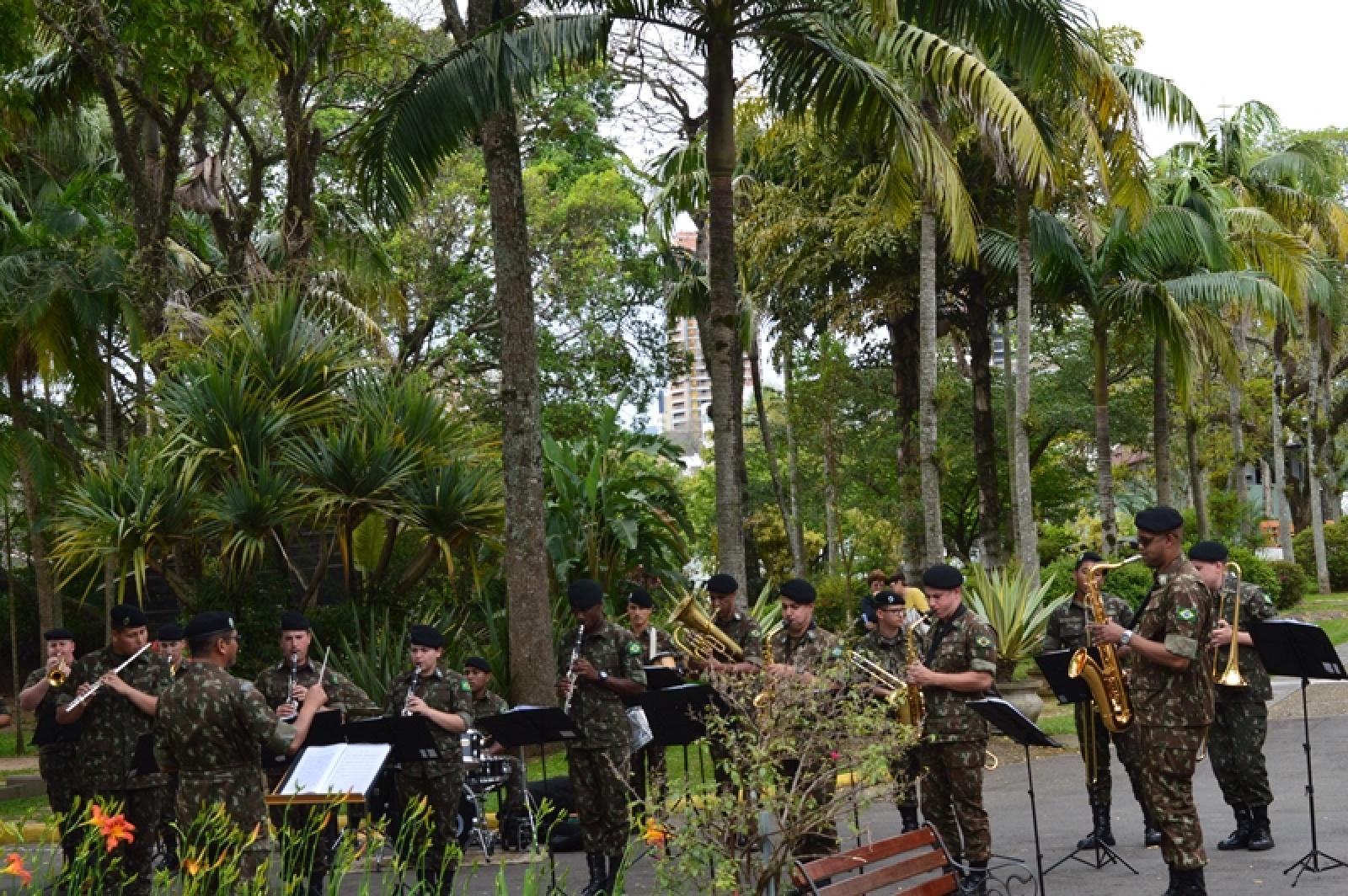 Celebração e banda Marcial de Música na Casa São José