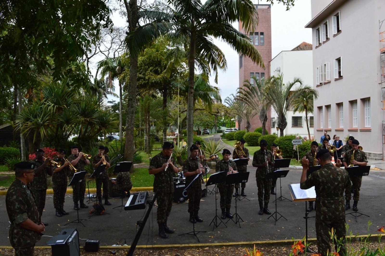 Celebração e banda Marcial de Música na Casa São José