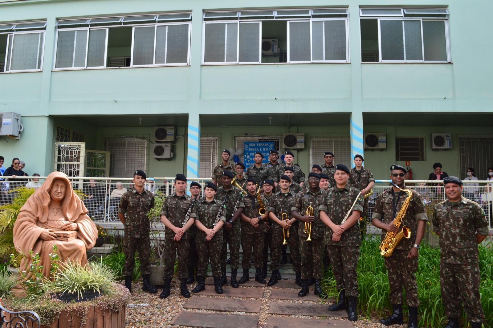 Celebração e banda Marcial de Música na Casa São José